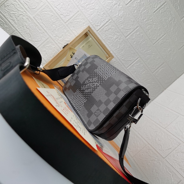 ルイヴィトンバッグ背面デザイン